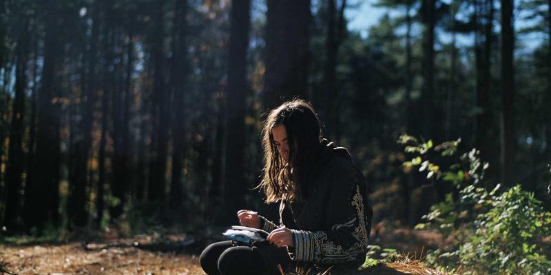 燕泉啤酒:瓶装与罐装,谁更能守护精酿的灵魂?一场关于品质、文化与体验的深度解析
